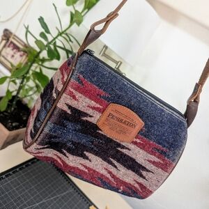 Like New Pendleton Crossbody Travel Bag Women's Blue and Red Patterned Purse